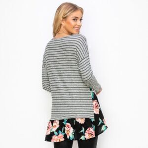 NEW Striped Knit Top with Floral Ruffle in Grey/Black/Pink/Green Women’s XXXL